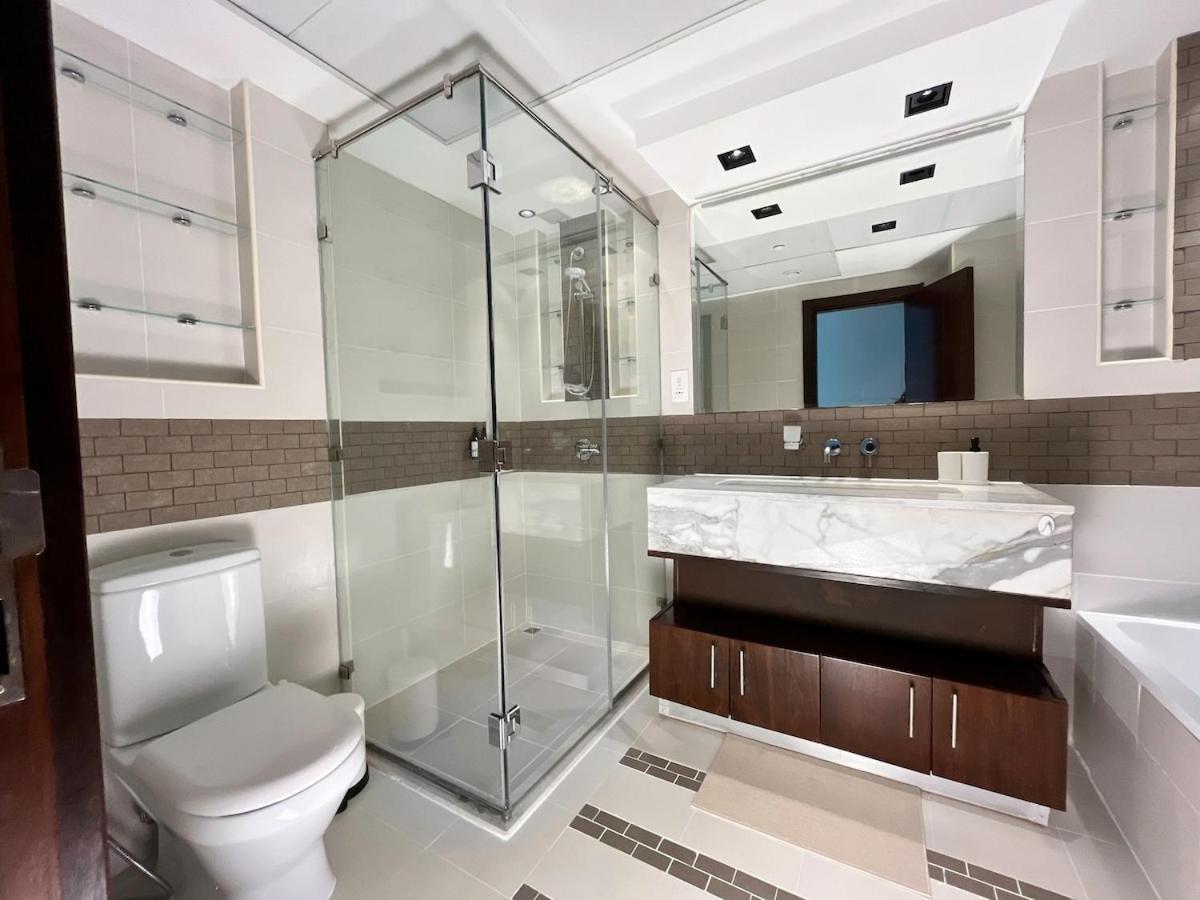 Park Island, Marina, 2 Master Bedrooms, Stunning View, Prime Location Apartment *