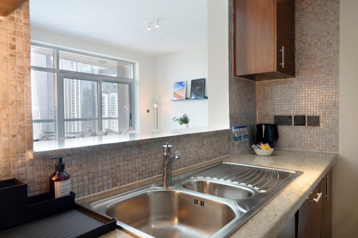 Park Island, Marina, 2 Master Bedrooms, Stunning View, Prime Location