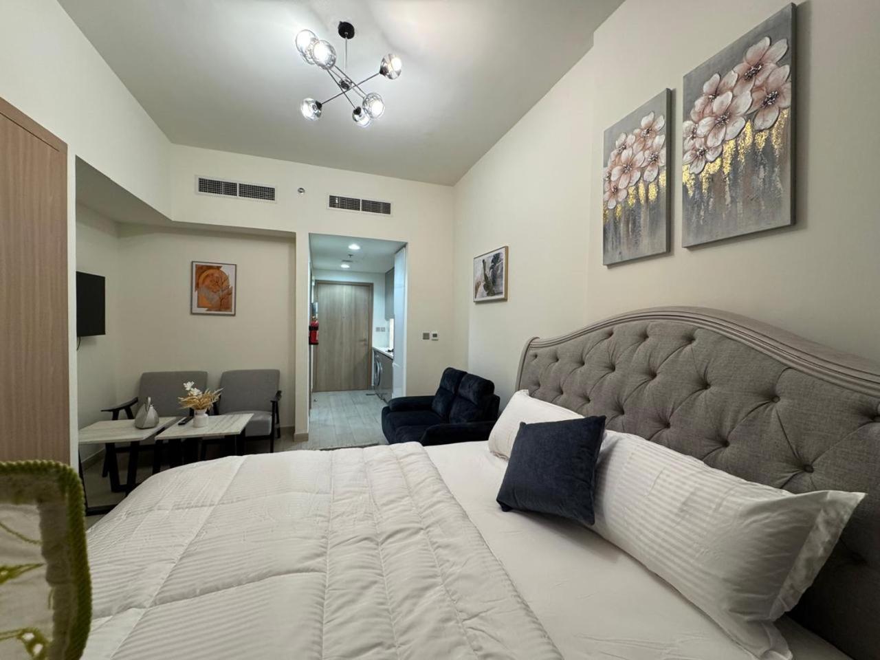 Apartment Smart & Modern Living In Heaven!