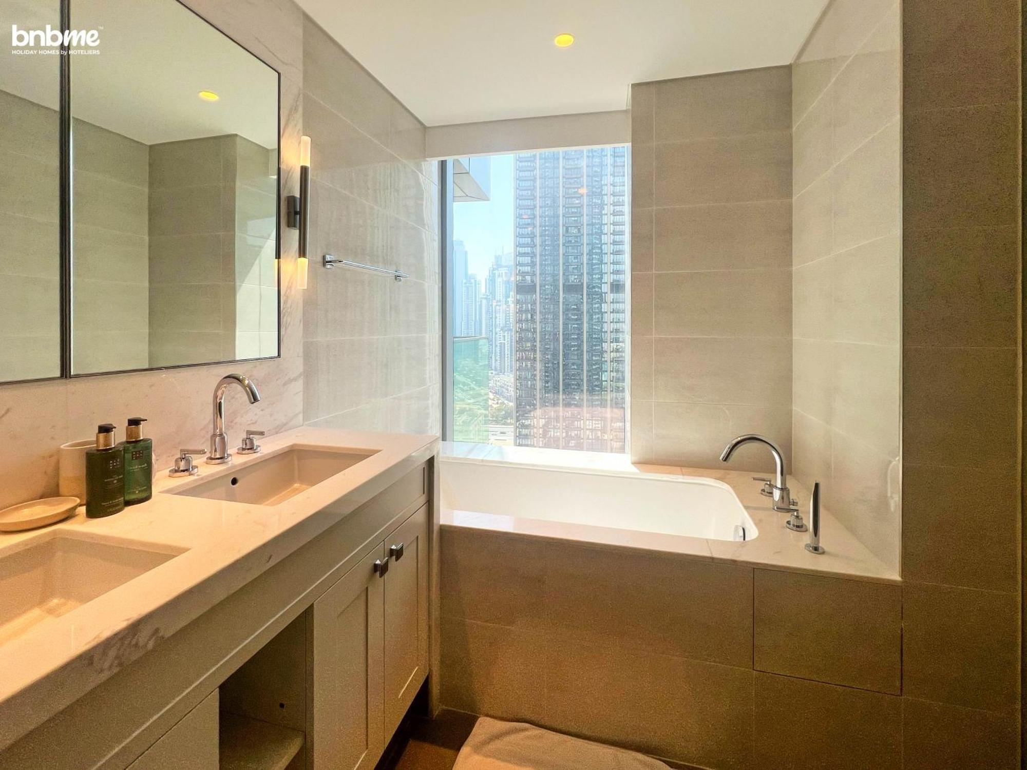 Bnbmehomes - Opera Grand Apartment Dubai
