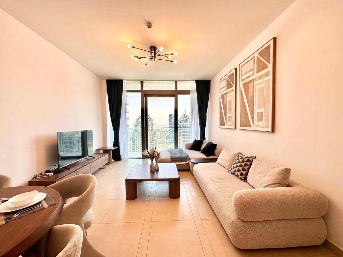 Modern 2br Skyline & Marina View Apartment Dubai