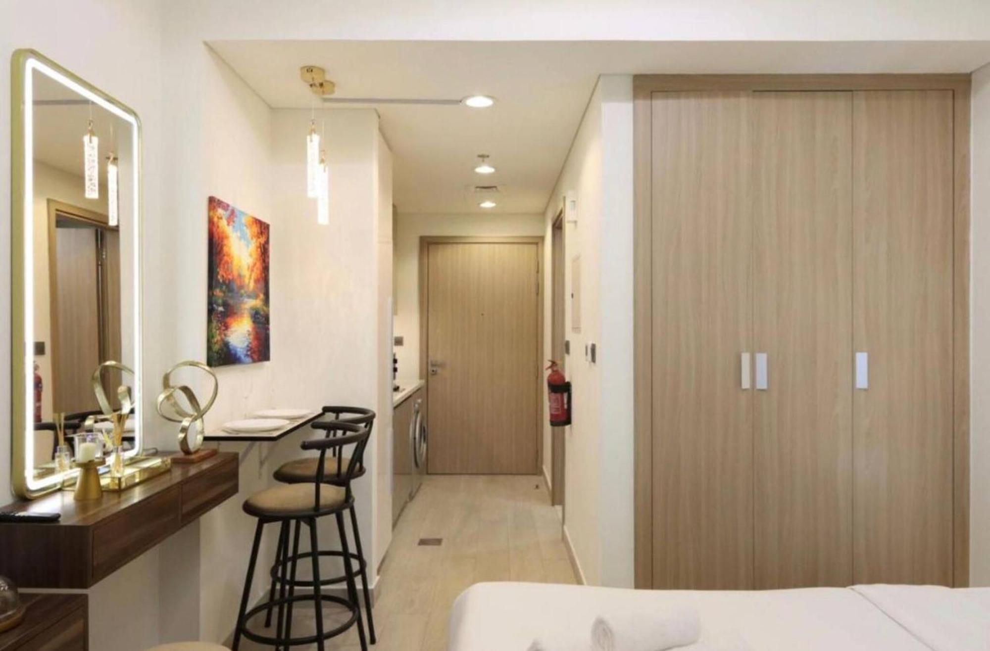 Fully Equipped Near Downtown Dubai