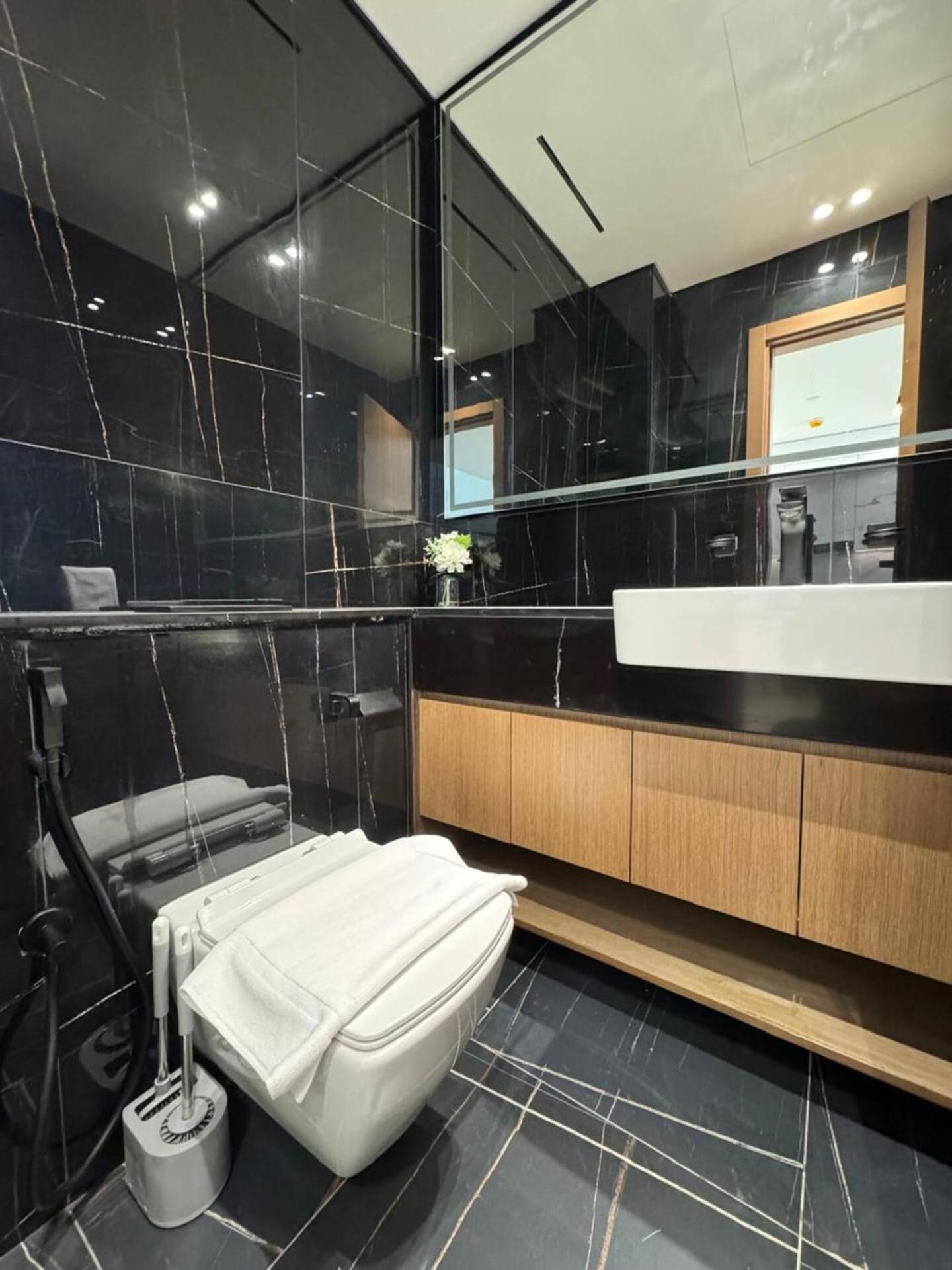 Apartment Charming 1br W Elegant Interiors