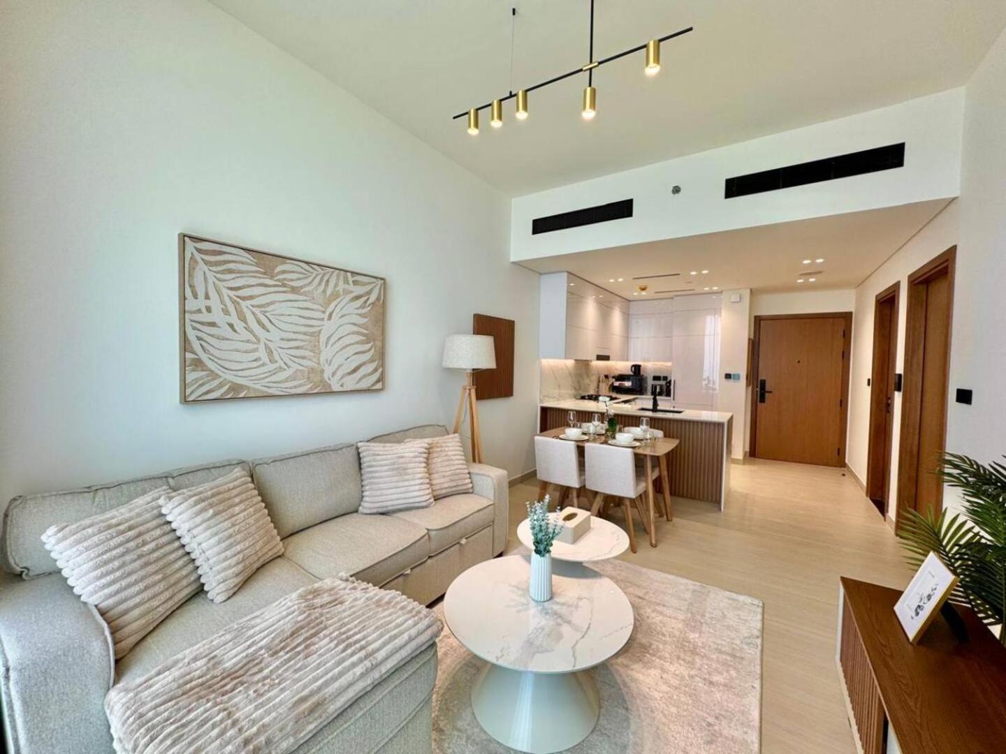 Apartment Charming 1br W Elegant Interiors