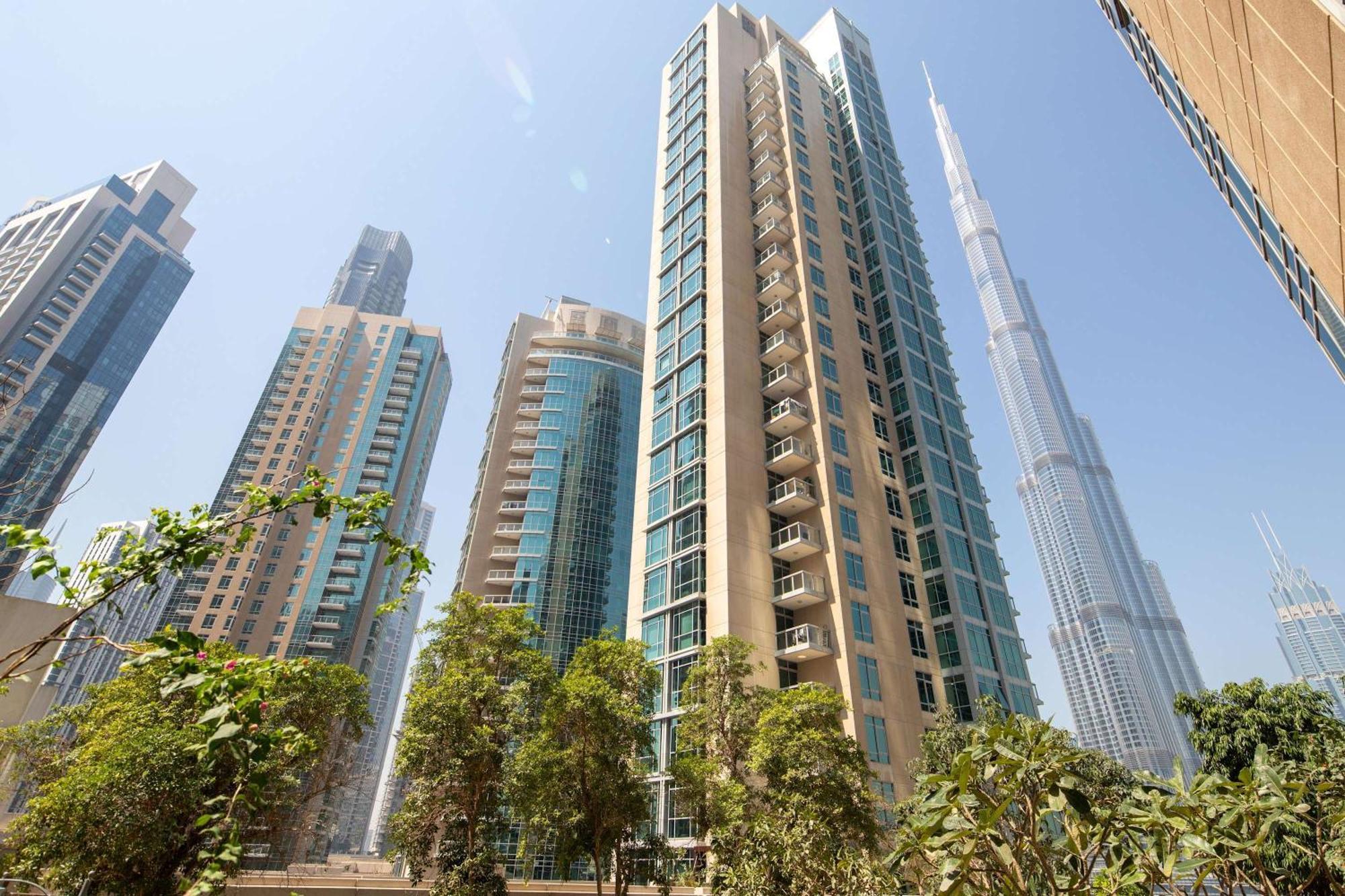 Frank Porter - The Residences 5 *