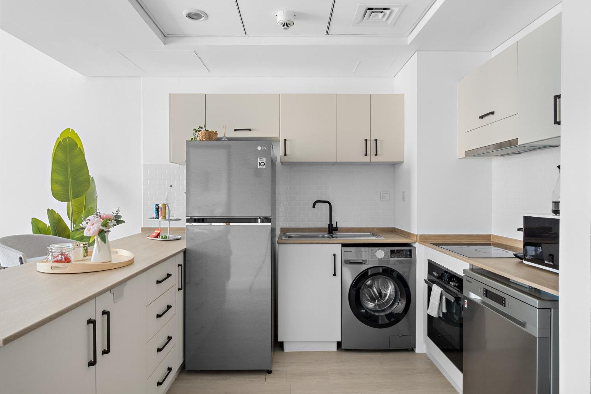 Fully Renovated Luxe Bay Marina * Dubai