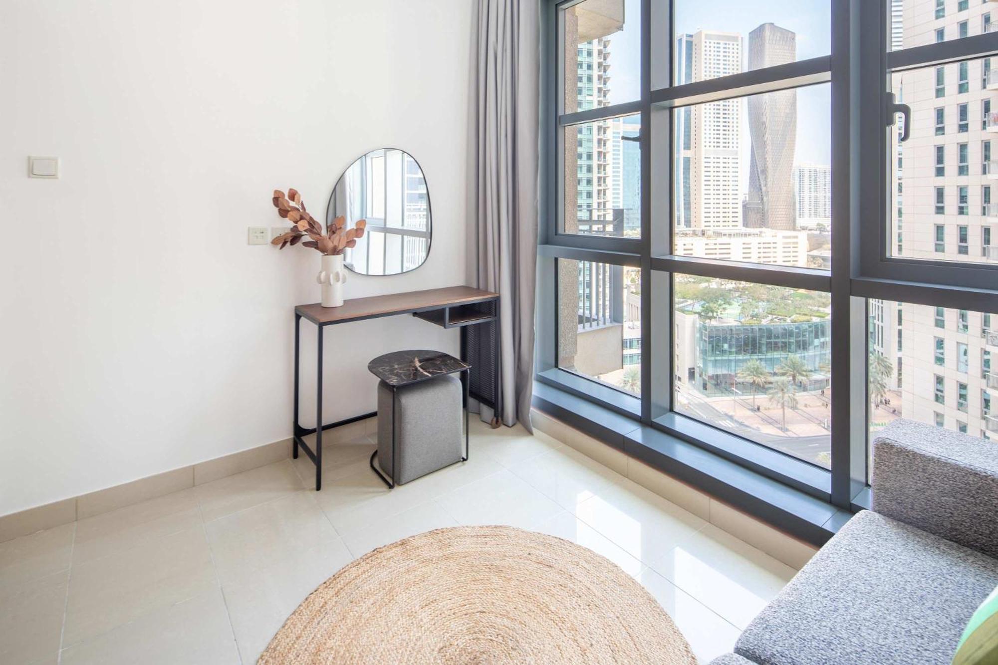 Frank Porter - Standpoint Tower A Apartment *