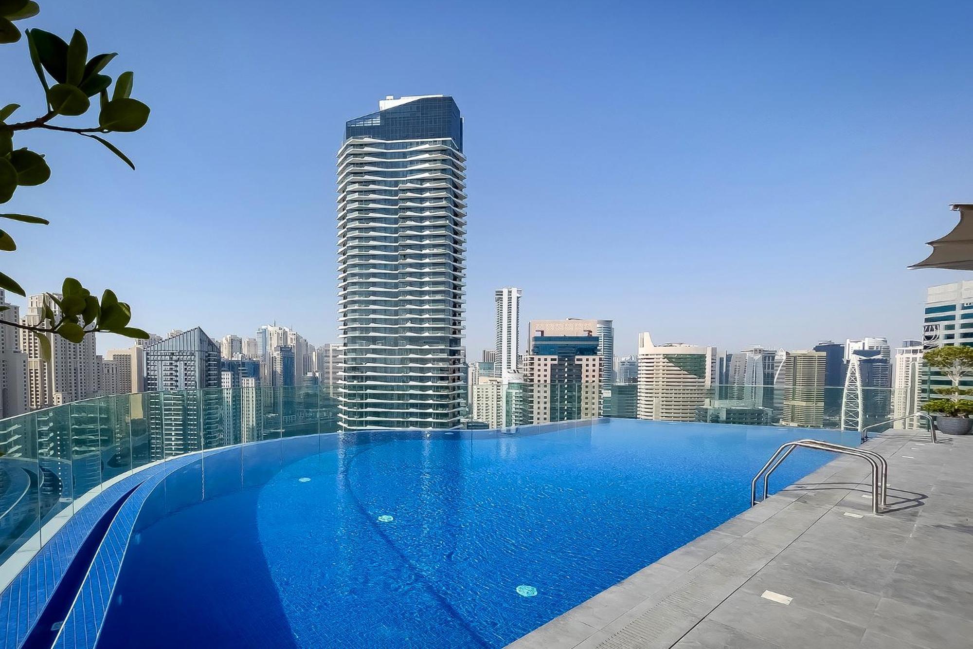 Great Apartments At Marina Star With City View