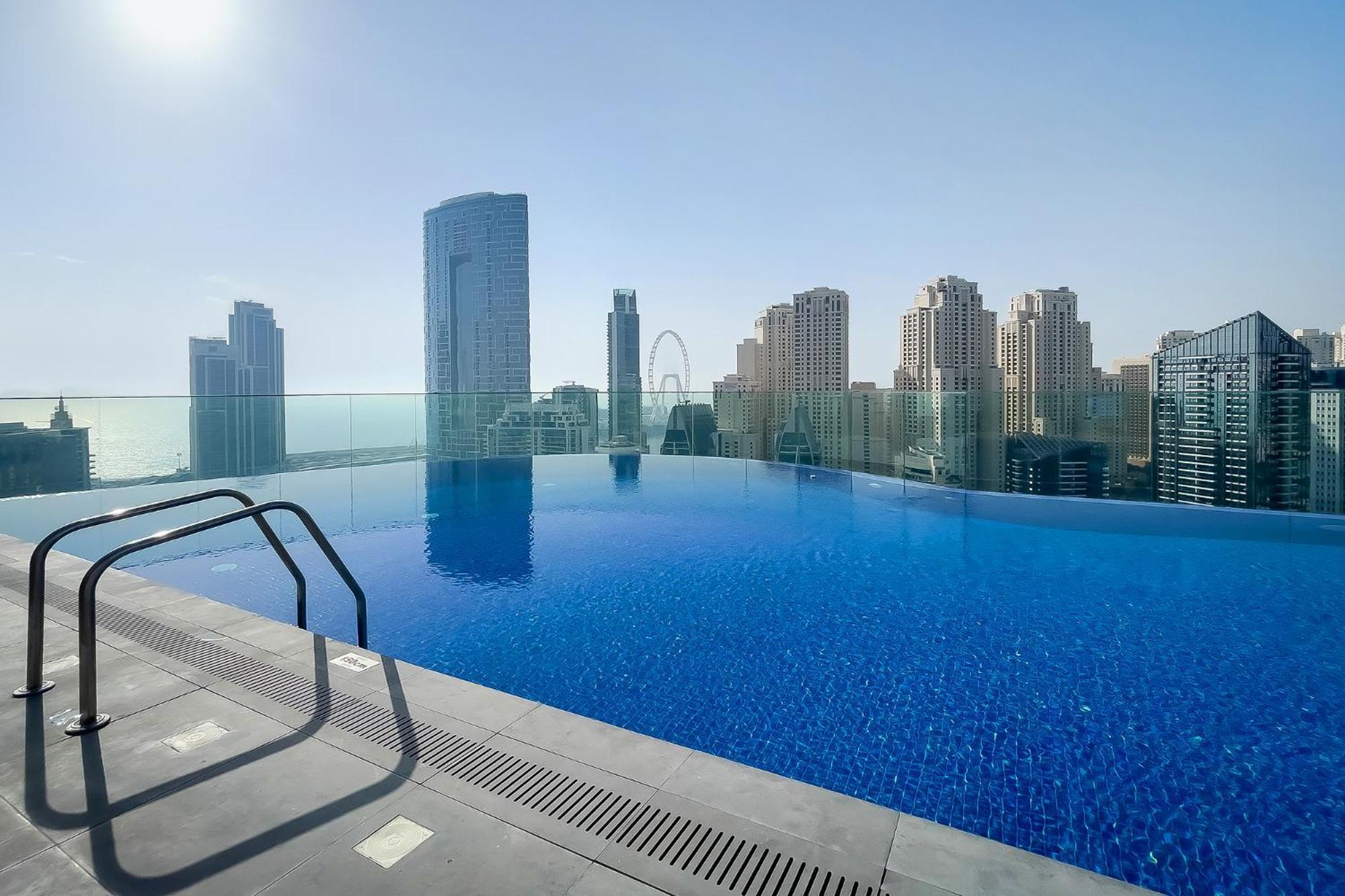 Great Apartments At Marina Star With City View Dubai