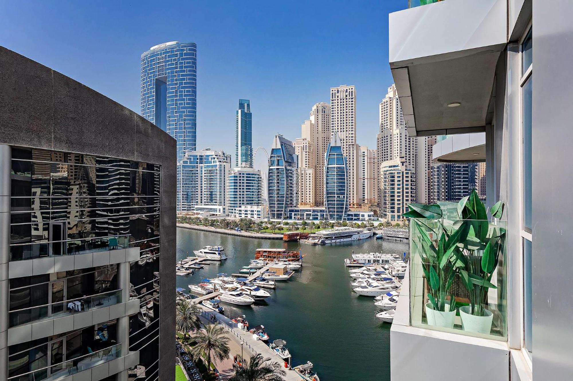Great Apartments At Marina Star With City View *