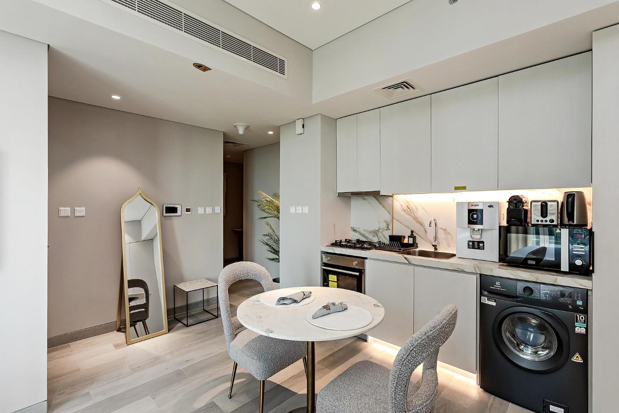 Great Apartments At Marina Star With City View Dubai