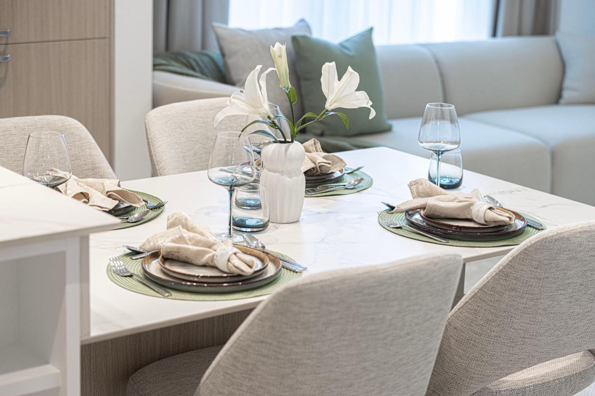 High-end 1br-panoramic Views, Pool With Burj Khalifa View, Padel & Rooftop Bbq Experience *
