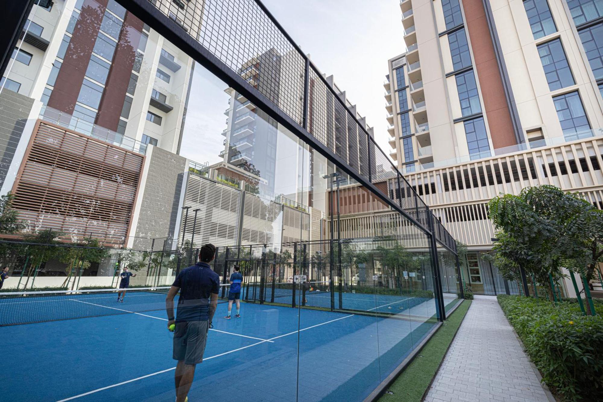 Apartment High-end 1br-panoramic Views, Pool With Burj Khalifa View, Padel & Rooftop Bbq Experience Dubai