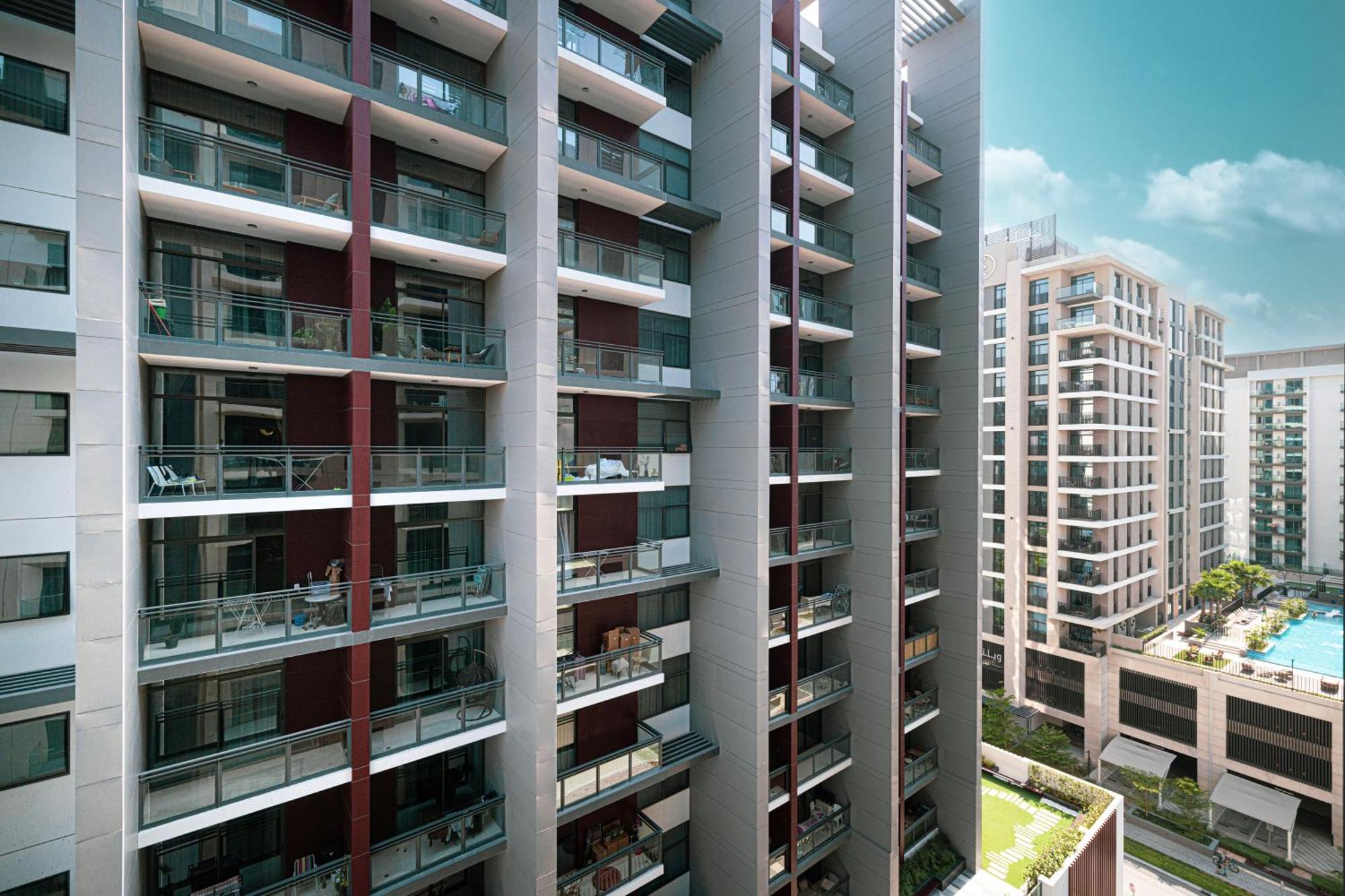 Apartment High-end 1br-panoramic Views, Pool With Burj Khalifa View, Padel & Rooftop Bbq Experience *