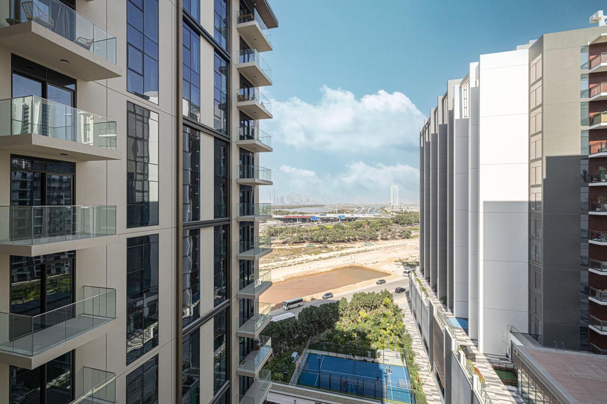High-end 1br-panoramic Views, Pool With Burj Khalifa View, Padel & Rooftop Bbq Experience Apartment Dubai