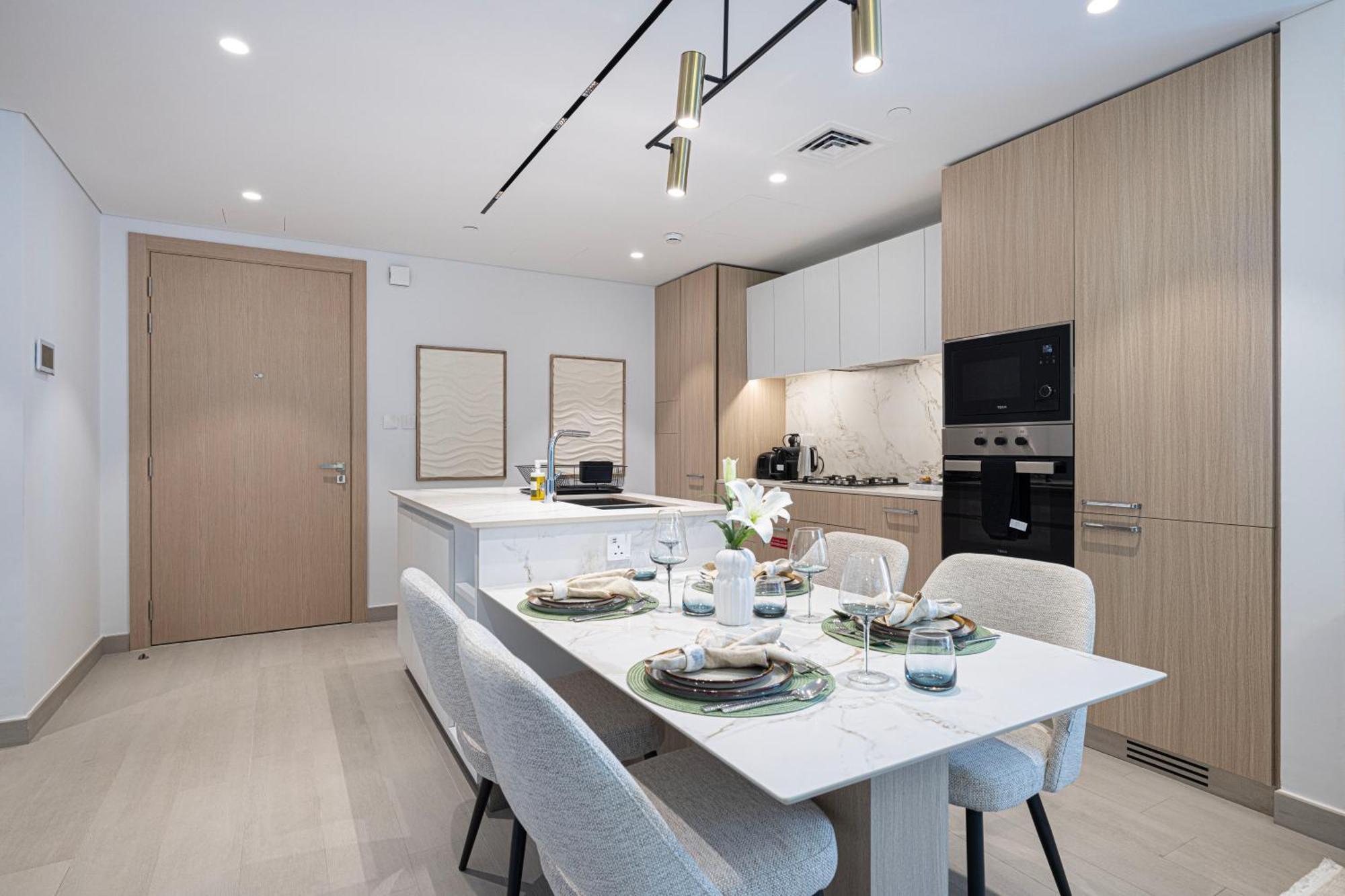 High-end 1br-panoramic Views, Pool With Burj Khalifa View, Padel & Rooftop Bbq Experience Dubai
