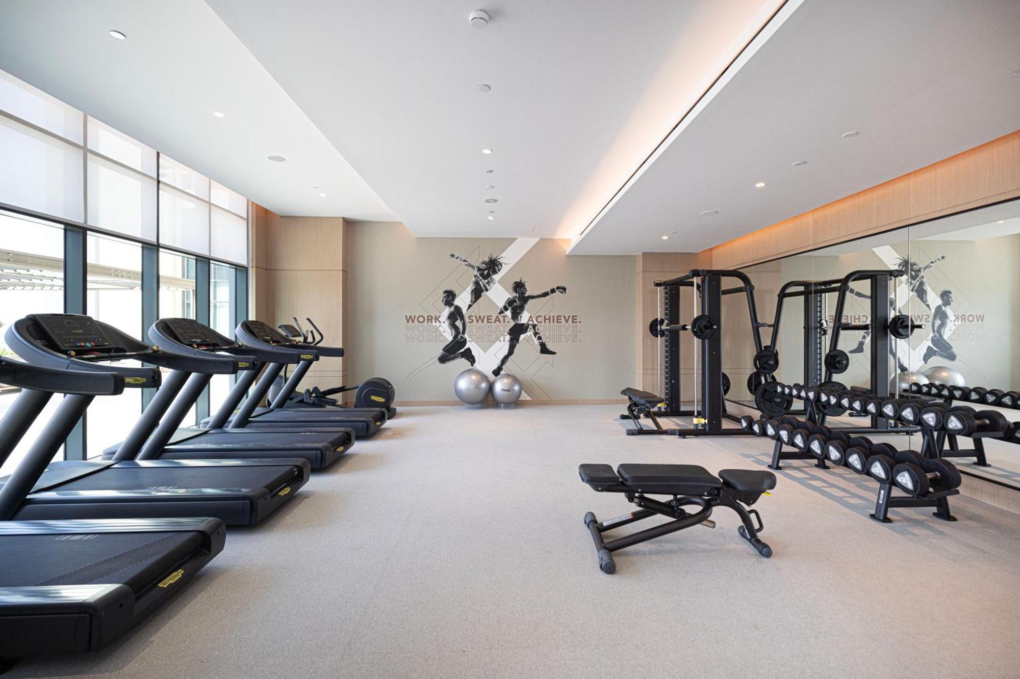 High-end 1br-panoramic Views, Pool With Burj Khalifa View, Padel & Rooftop Bbq Experience