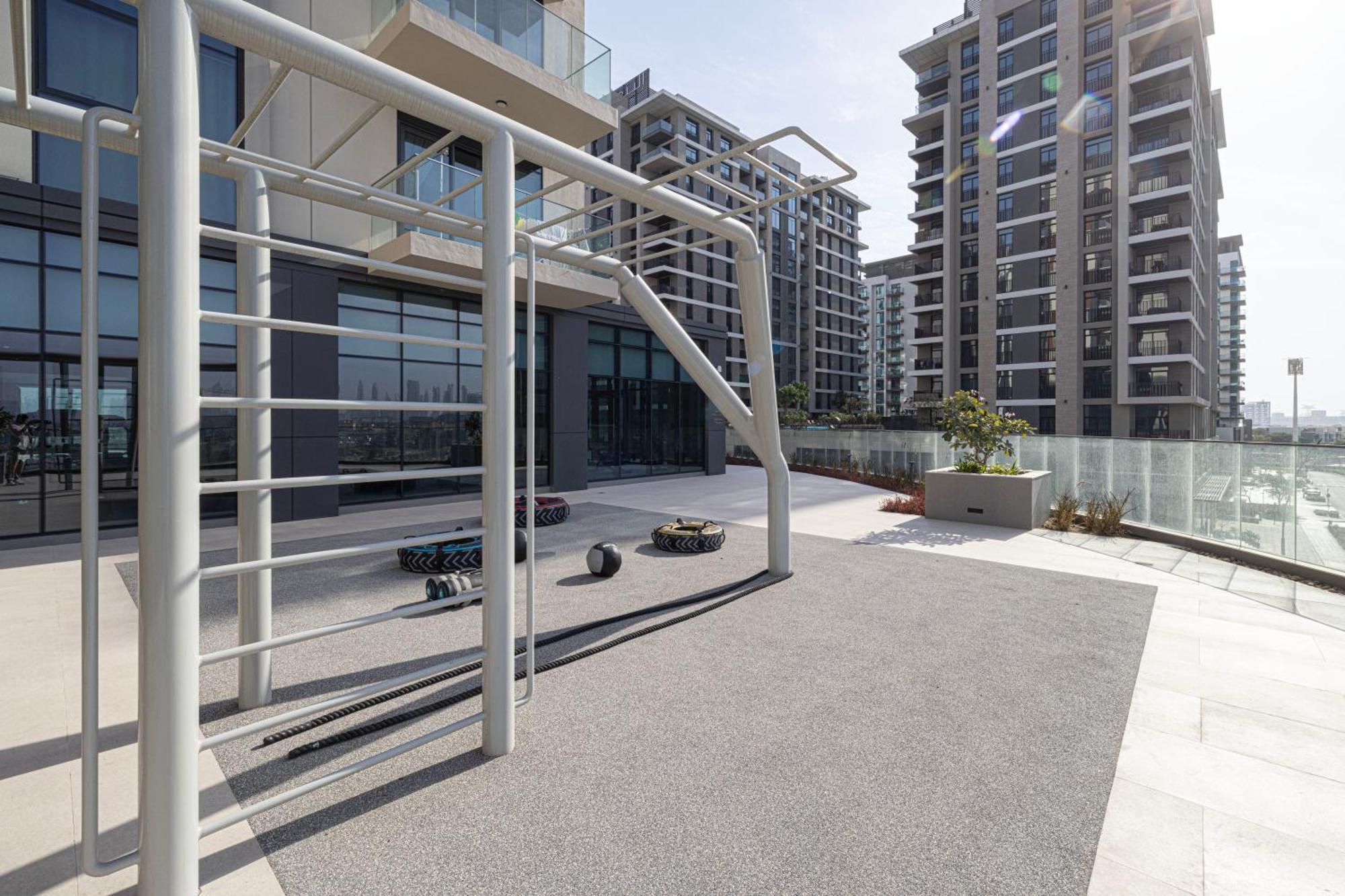 Apartment High-end 1br-panoramic Views, Pool With Burj Khalifa View, Padel & Rooftop Bbq Experience *