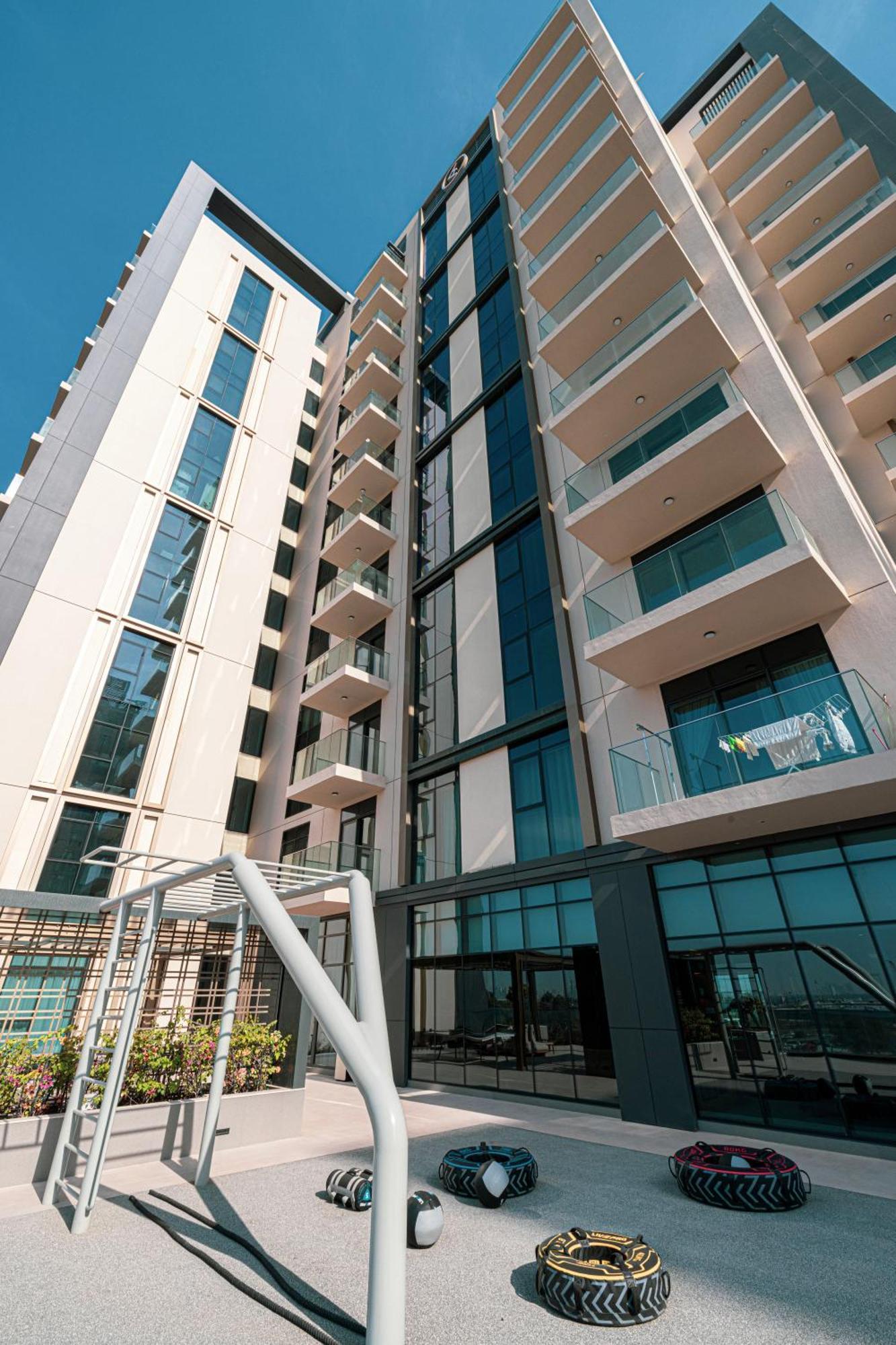 Apartment High-end 1br-panoramic Views, Pool With Burj Khalifa View, Padel & Rooftop Bbq Experience Dubai