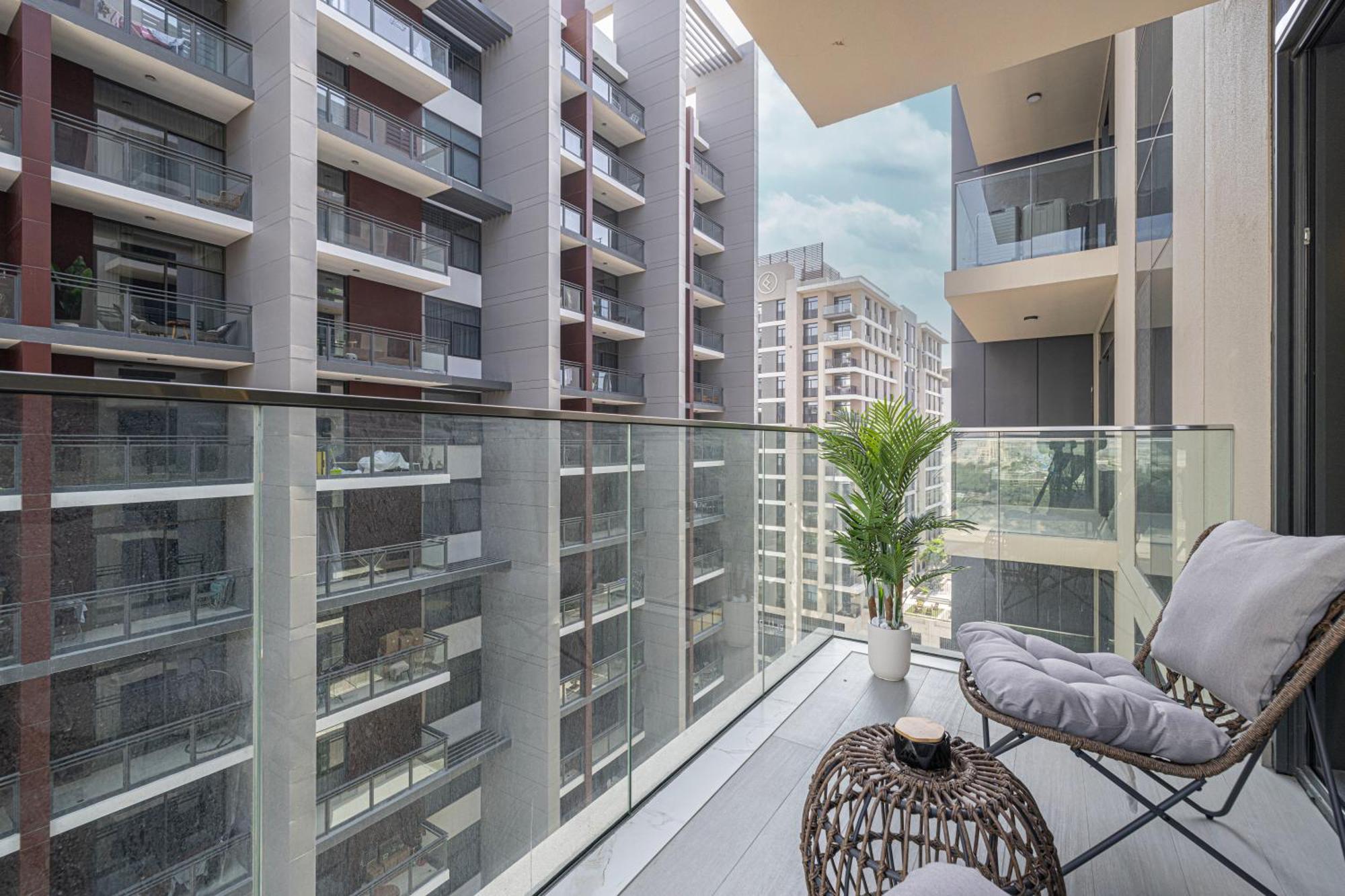 High-end 1br-panoramic Views, Pool With Burj Khalifa View, Padel & Rooftop Bbq Experience