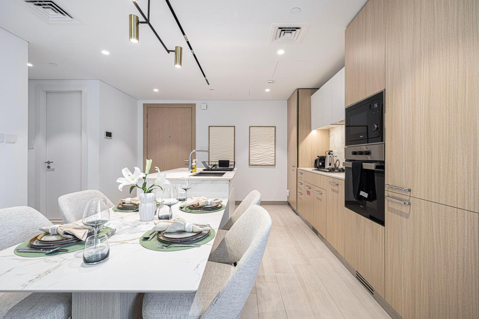 High-end 1br-panoramic Views, Pool With Burj Khalifa View, Padel & Rooftop Bbq Experience Dubai