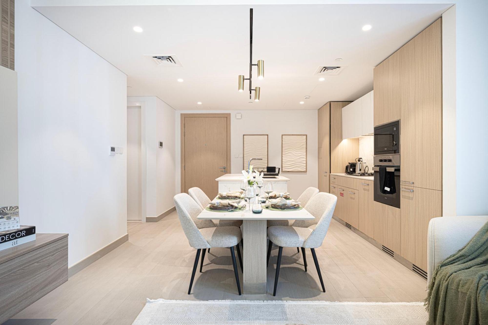 High-end 1br-panoramic Views, Pool With Burj Khalifa View, Padel & Rooftop Bbq Experience * Dubai