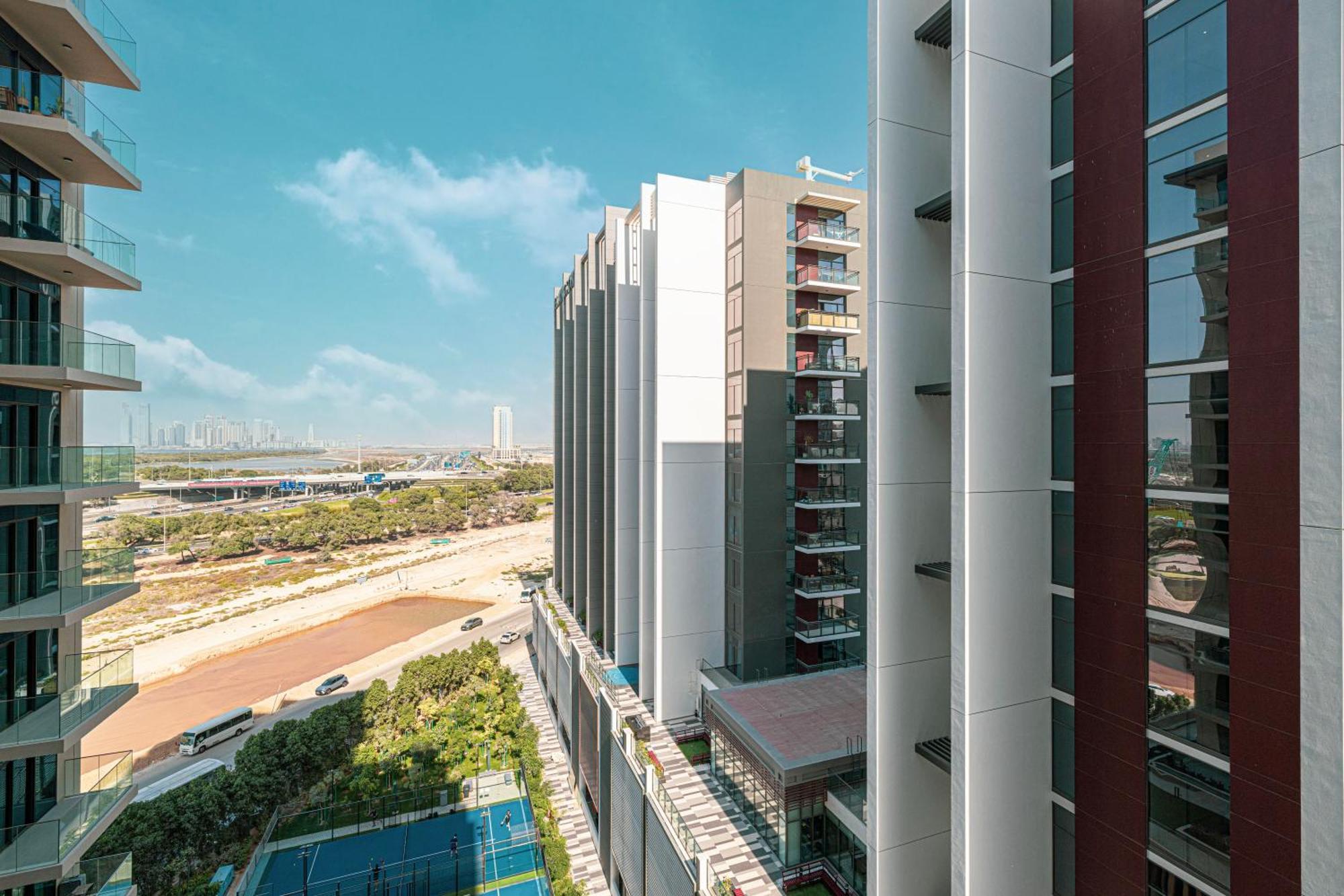 Apartment High-end 1br-panoramic Views, Pool With Burj Khalifa View, Padel & Rooftop Bbq Experience