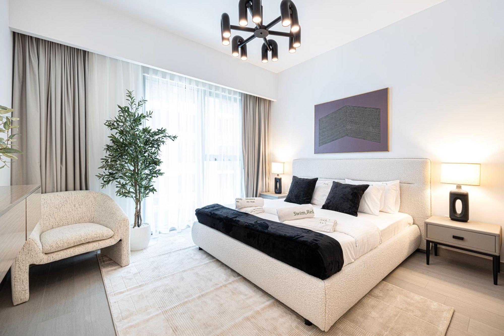 Apartment High-end 1br-panoramic Views, Pool With Burj Khalifa View, Padel & Rooftop Bbq Experience *