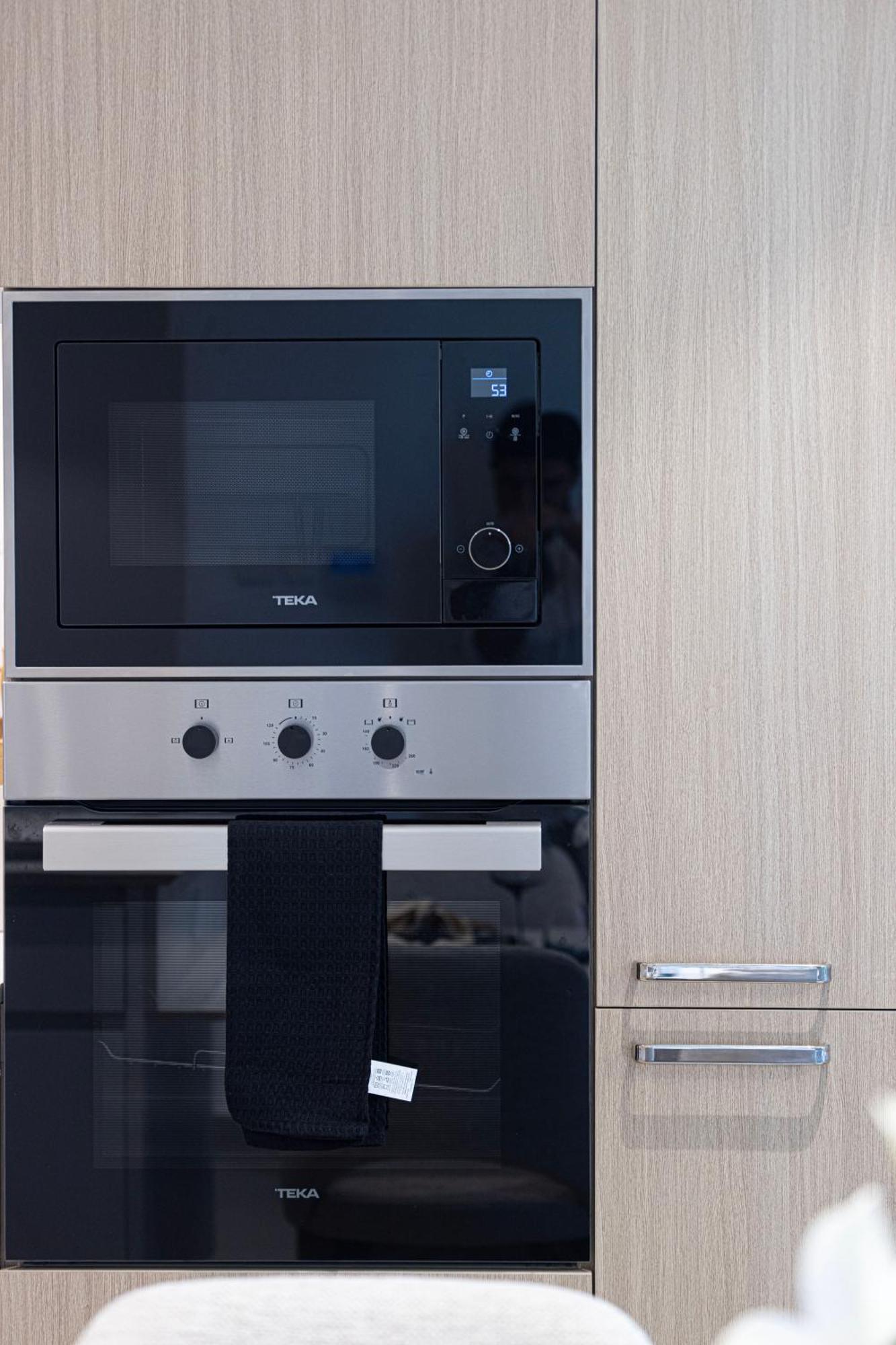 High-end 1br-panoramic Views, Pool With Burj Khalifa View, Padel & Rooftop Bbq Experience Apartment Dubai