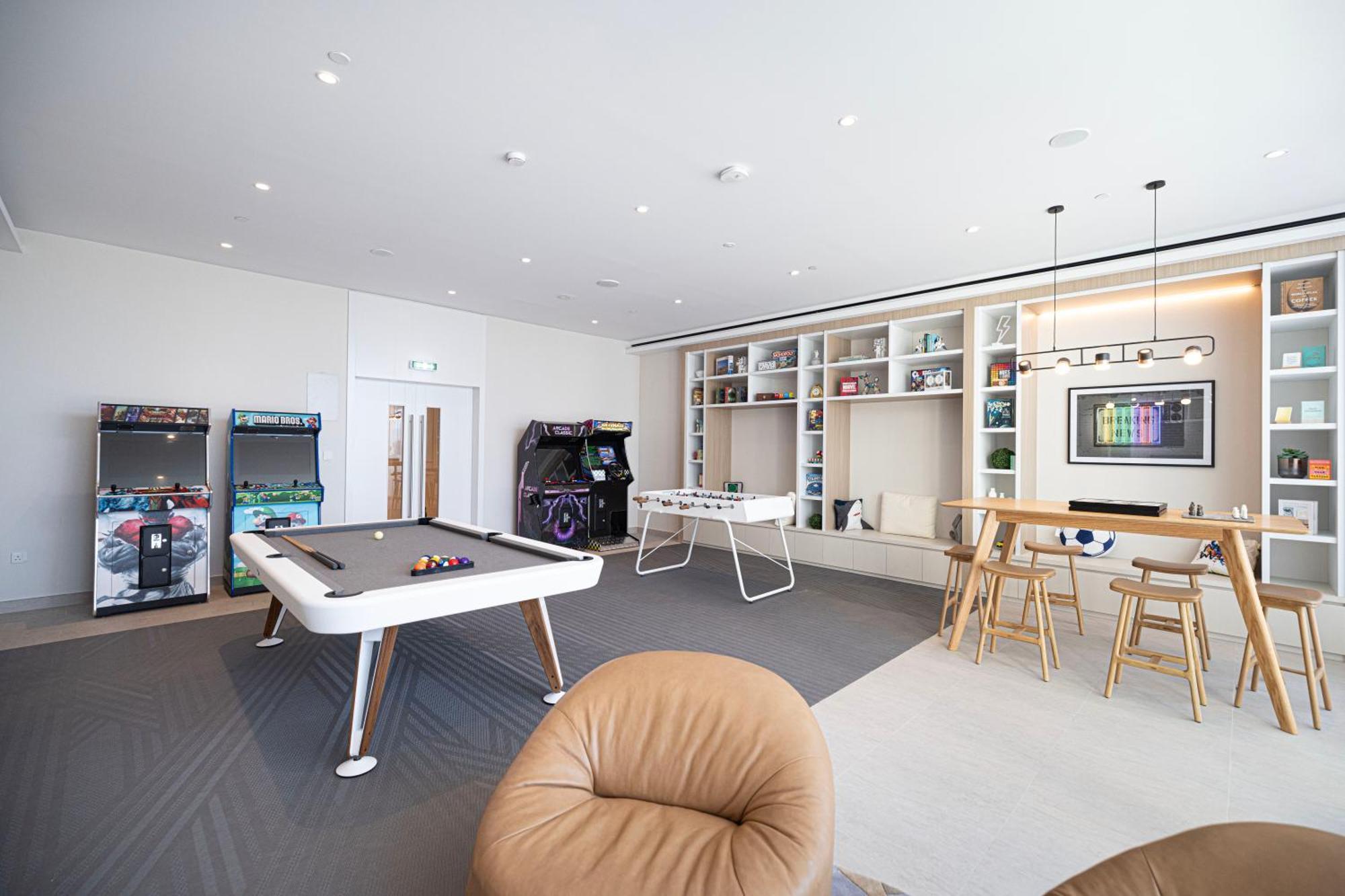 High-end 1br-panoramic Views, Pool With Burj Khalifa View, Padel & Rooftop Bbq Experience *