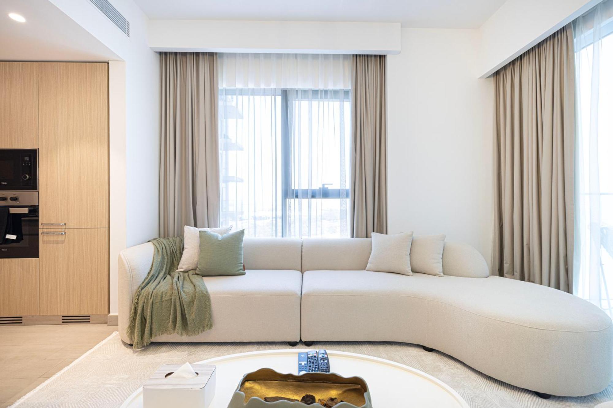 High-end 1br-panoramic Views, Pool With Burj Khalifa View, Padel & Rooftop Bbq Experience Apartment *