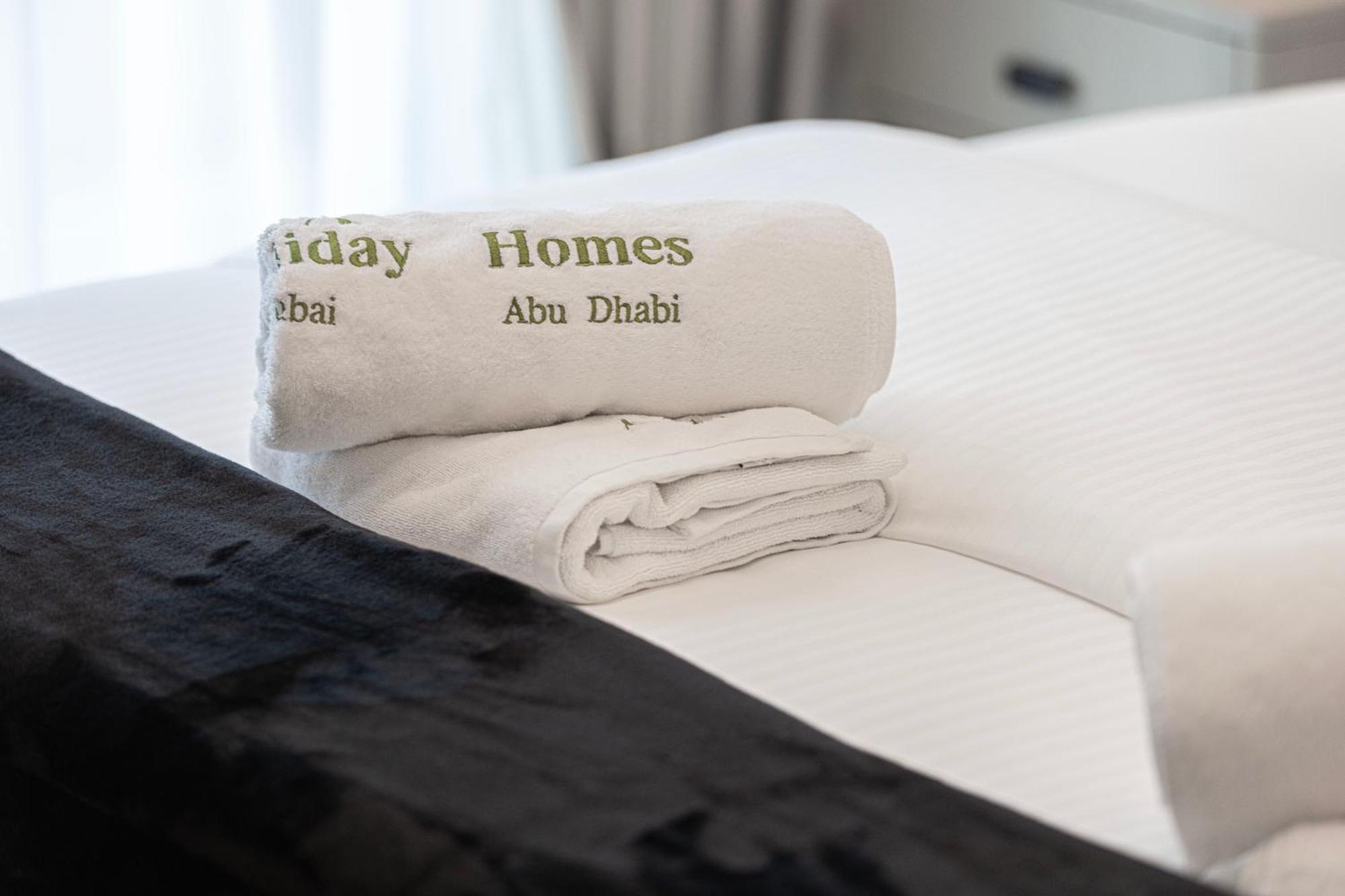 High-end 1br-panoramic Views, Pool With Burj Khalifa View, Padel & Rooftop Bbq Experience * Dubai