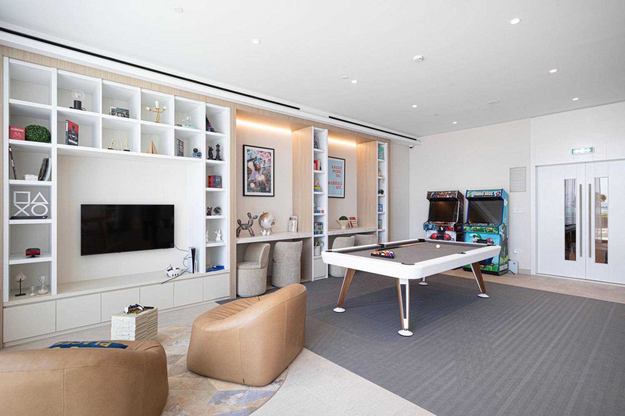 High-end 1br-panoramic Views, Pool With Burj Khalifa View, Padel & Rooftop Bbq Experience Apartment *