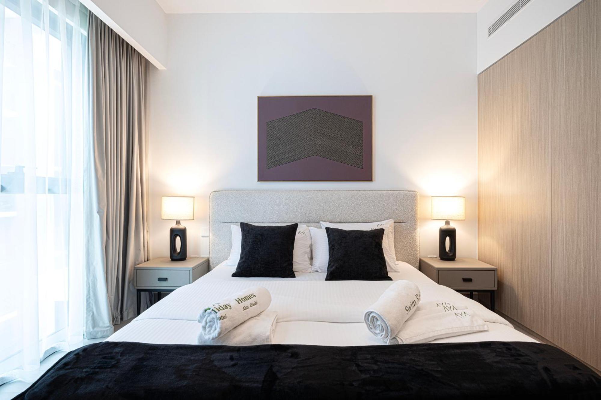 High-end 1br-panoramic Views, Pool With Burj Khalifa View, Padel & Rooftop Bbq Experience *