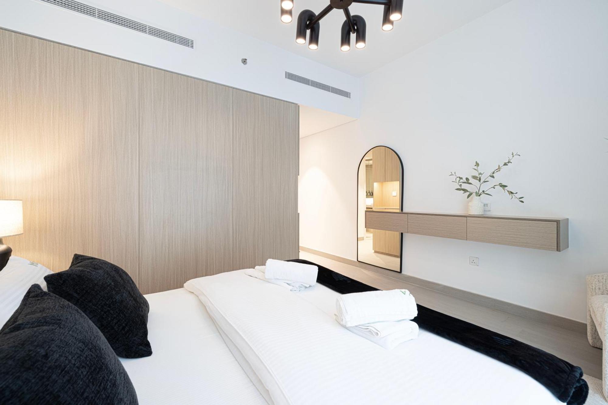 High-end 1br-panoramic Views, Pool With Burj Khalifa View, Padel & Rooftop Bbq Experience Dubai
