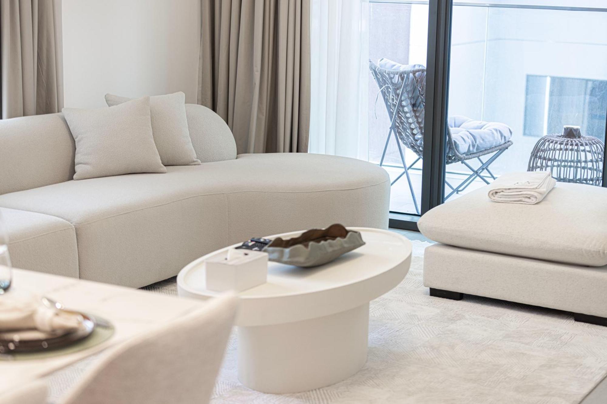 High-end 1br-panoramic Views, Pool With Burj Khalifa View, Padel & Rooftop Bbq Experience