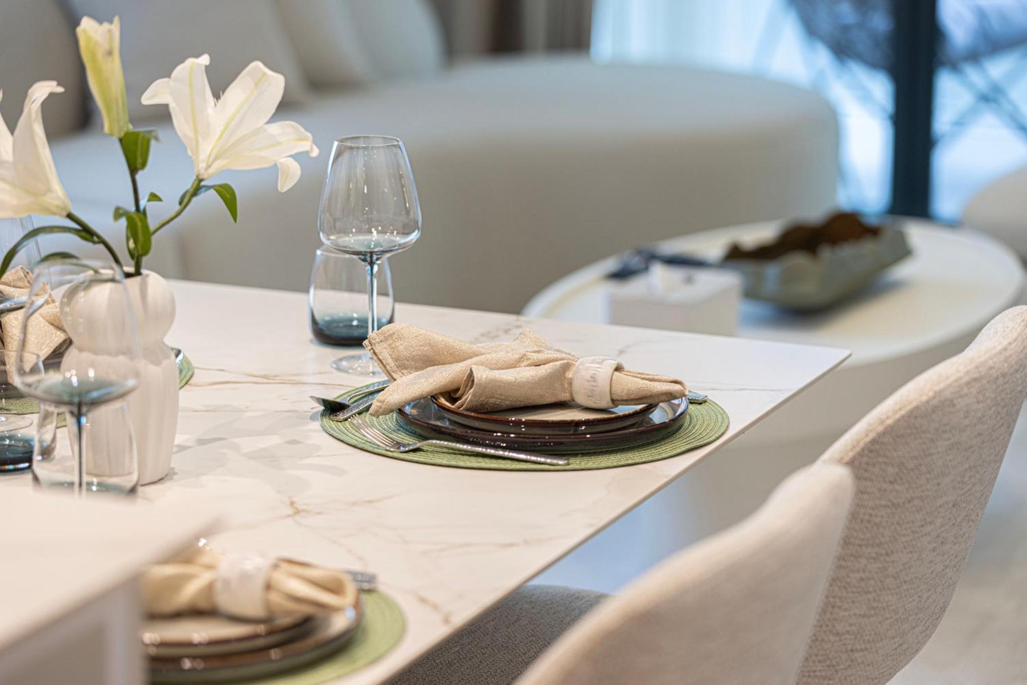 Apartment High-end 1br-panoramic Views, Pool With Burj Khalifa View, Padel & Rooftop Bbq Experience *