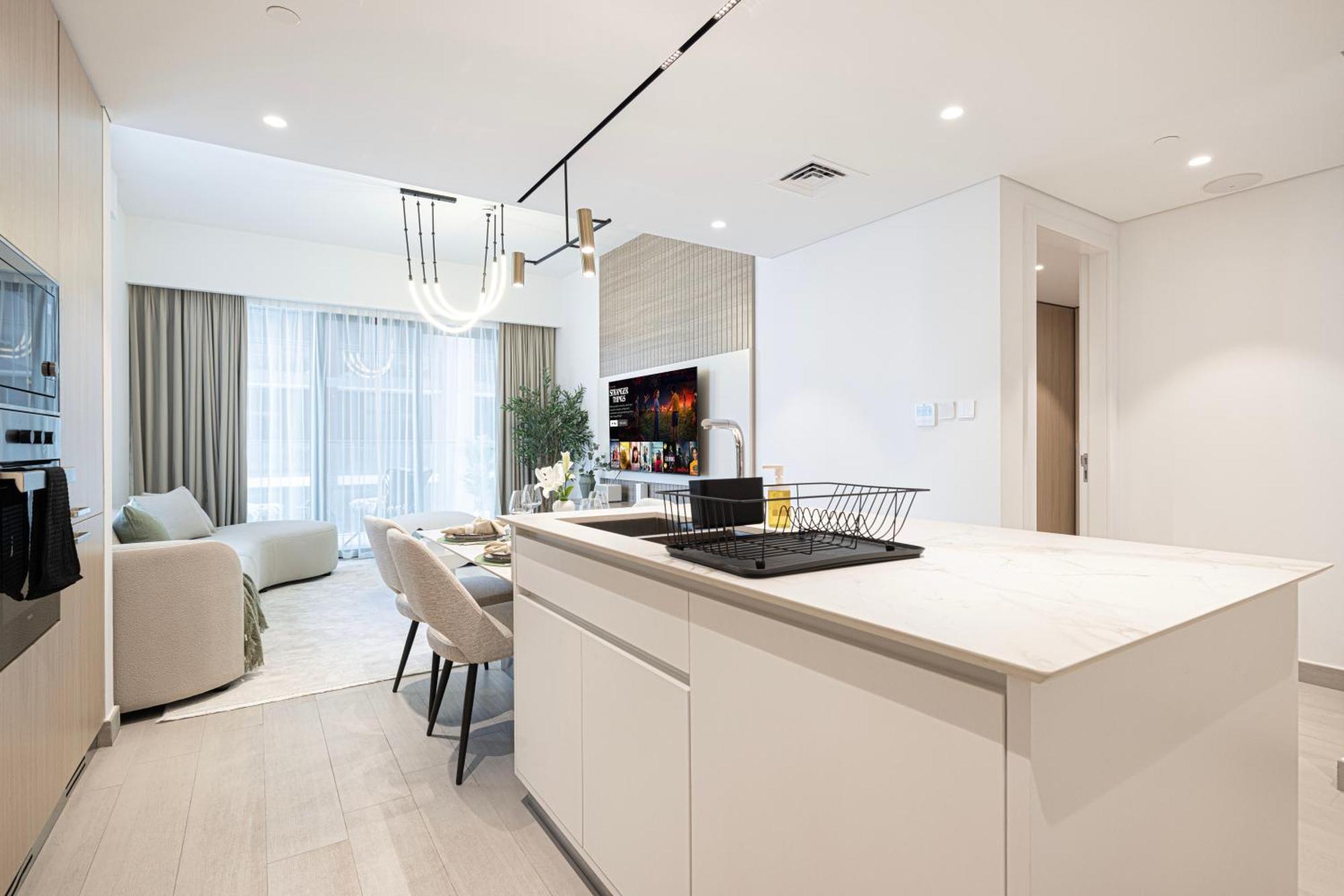 High-end 1br-panoramic Views, Pool With Burj Khalifa View, Padel & Rooftop Bbq Experience * Dubai