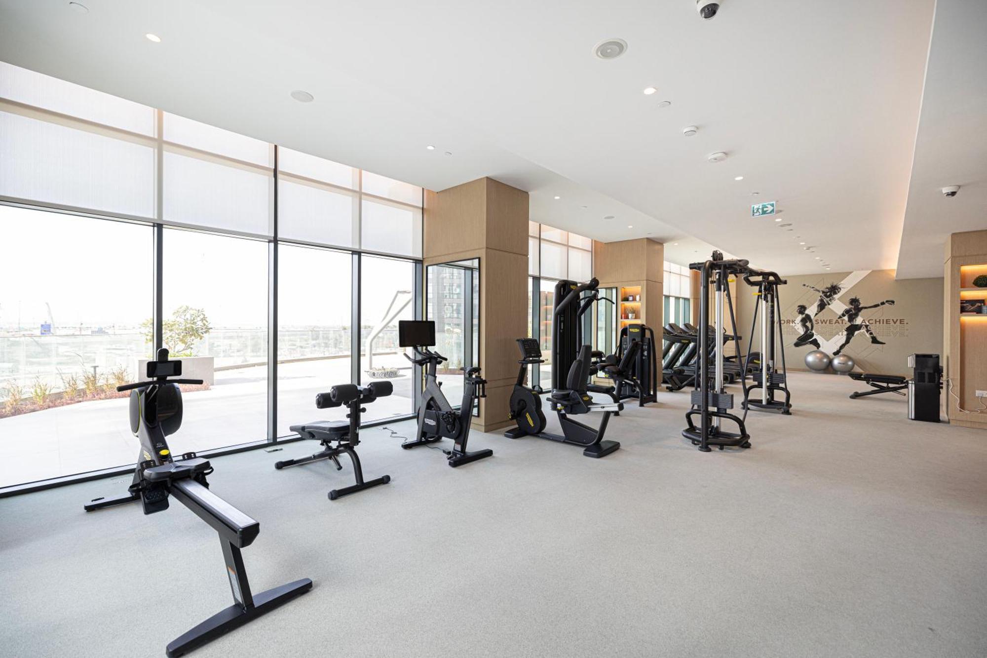 High-end 1br-panoramic Views, Pool With Burj Khalifa View, Padel & Rooftop Bbq Experience * Dubai