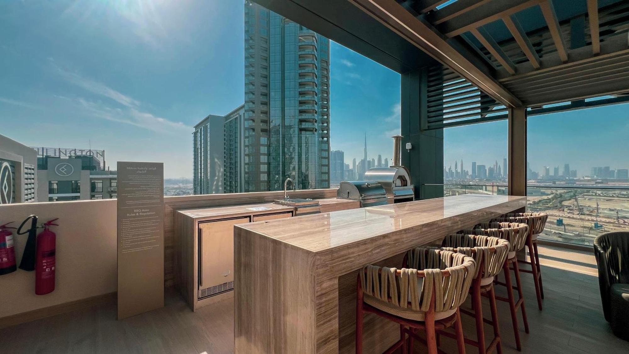 High-end 1br-panoramic Views, Pool With Burj Khalifa View, Padel & Rooftop Bbq Experience Apartment *