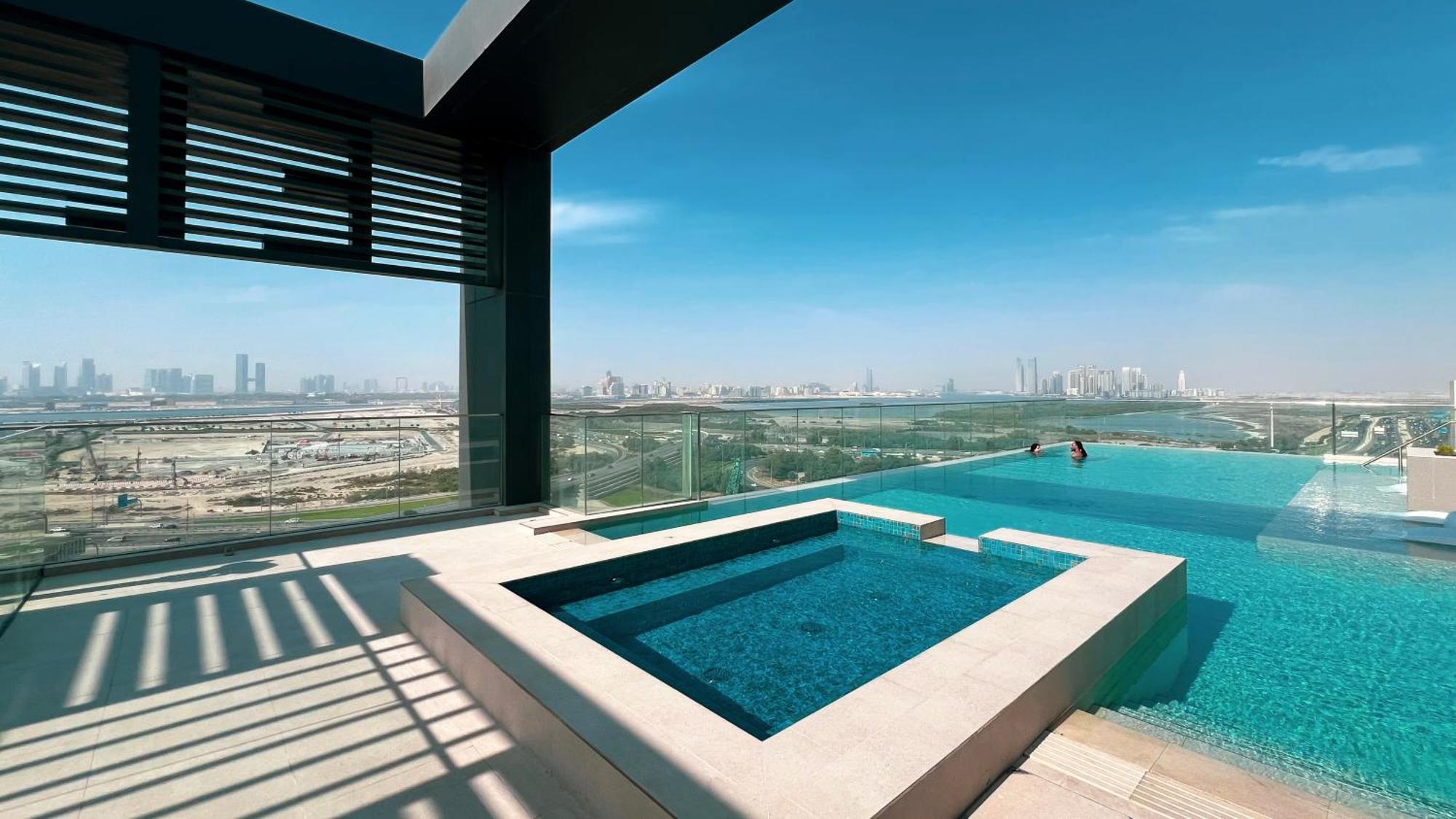 High-end 1br-panoramic Views, Pool With Burj Khalifa View, Padel & Rooftop Bbq Experience * Dubai