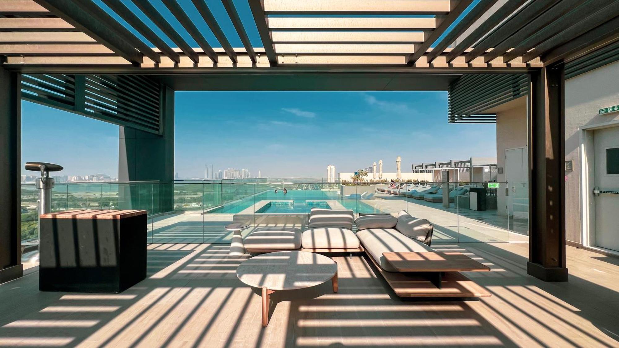High-end 1br-panoramic Views, Pool With Burj Khalifa View, Padel & Rooftop Bbq Experience *
