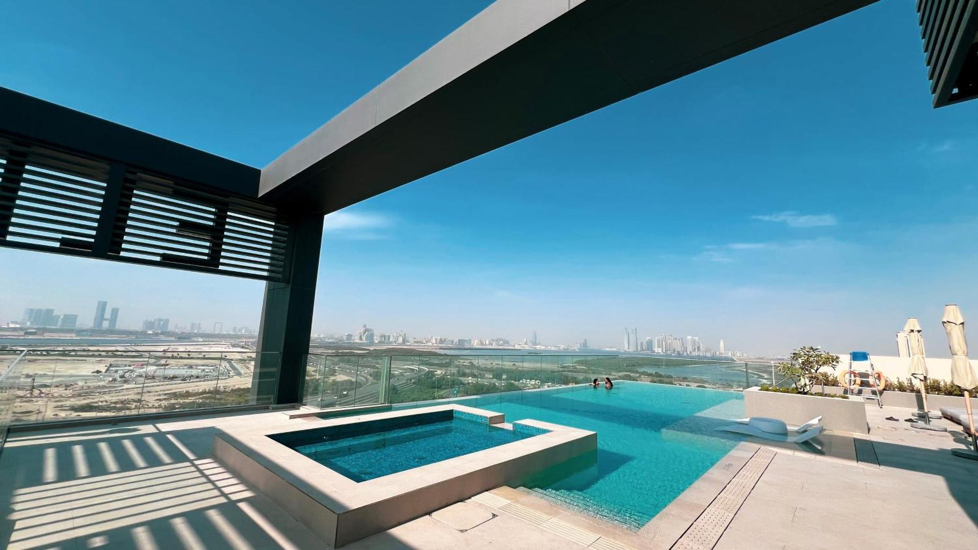 High-end 1br-panoramic Views, Pool With Burj Khalifa View, Padel & Rooftop Bbq Experience * Dubai