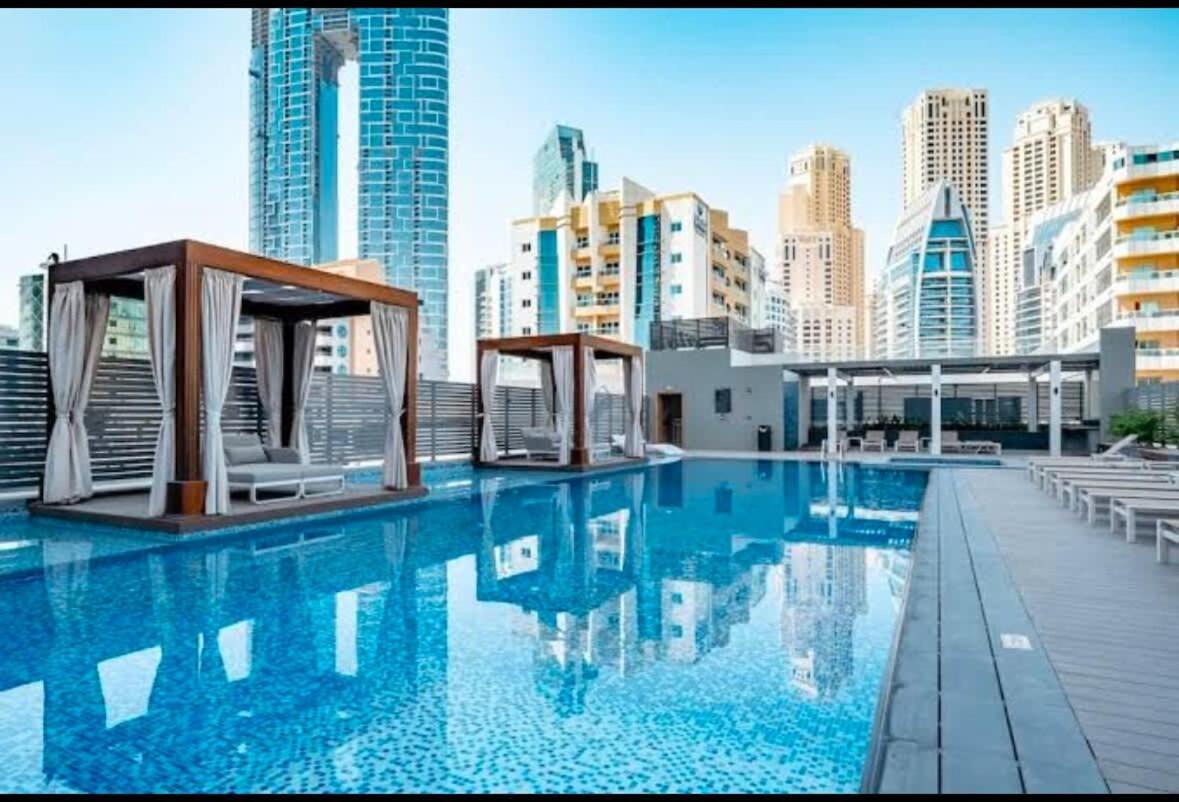Beautiful 1 Bed Marina I Sleeps 4 * Dubai