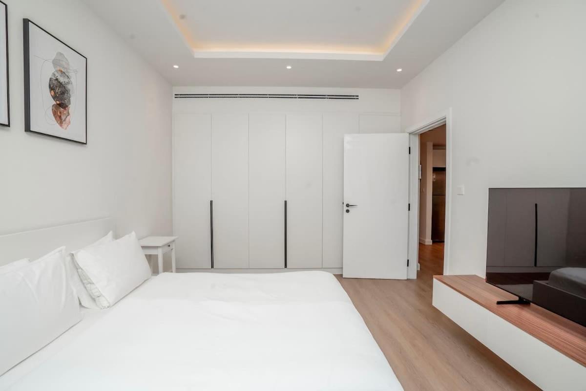 Apartment Modern 1 Bed - Great Location Dubai