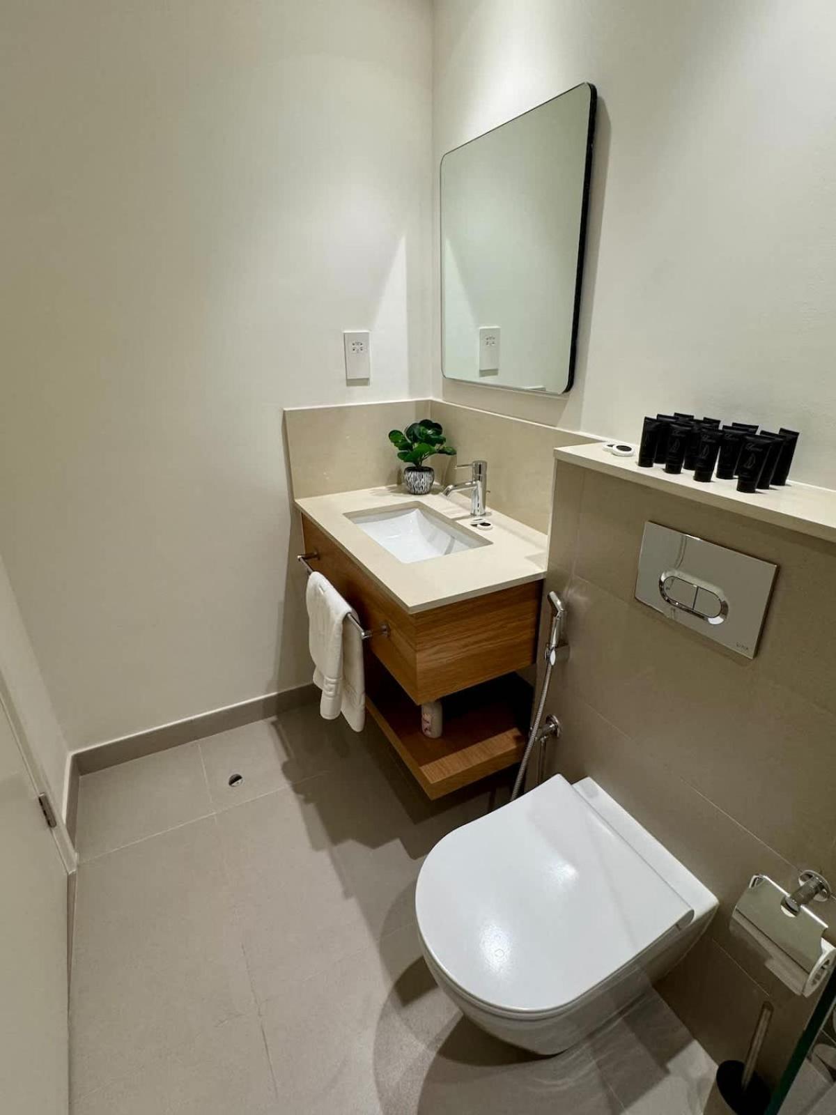 Brand New Heart Of Hills Apartment *
