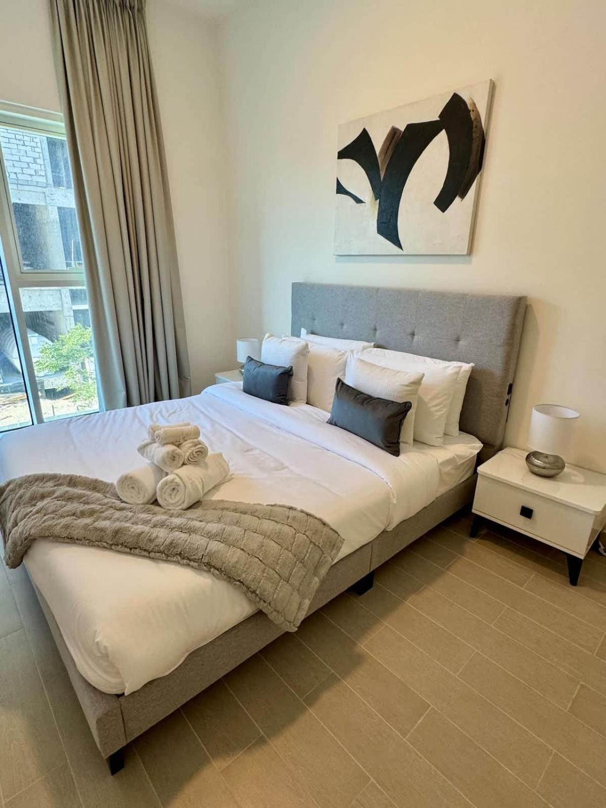 Apartment Brand New Heart Of Hills Dubai