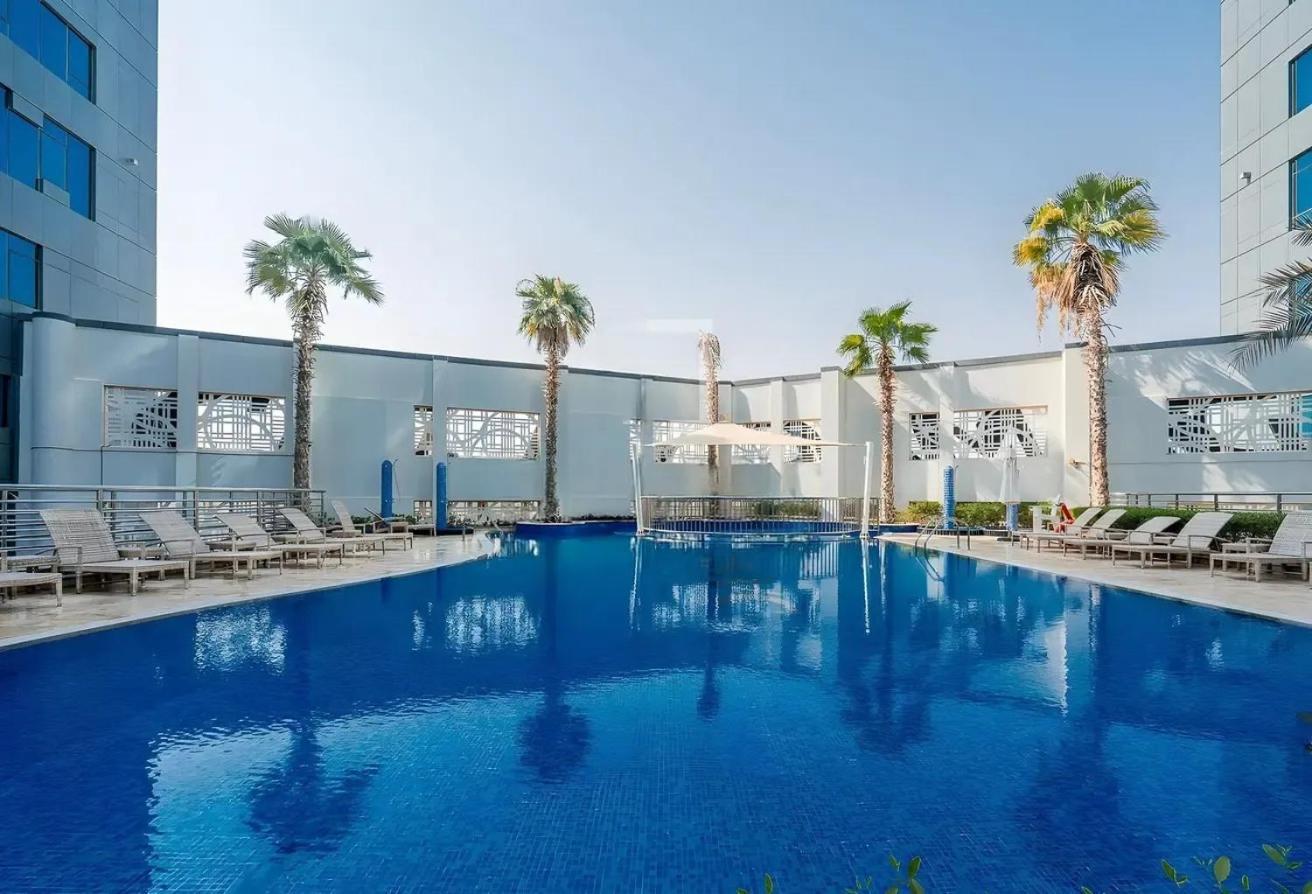 Spacious 1br - Balcony & Pool View - Capital Bay * Dubai