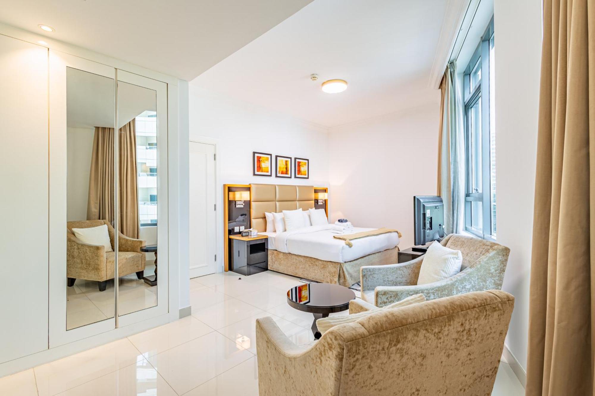 Spacious 1br - Balcony & Pool View - Capital Bay Dubai