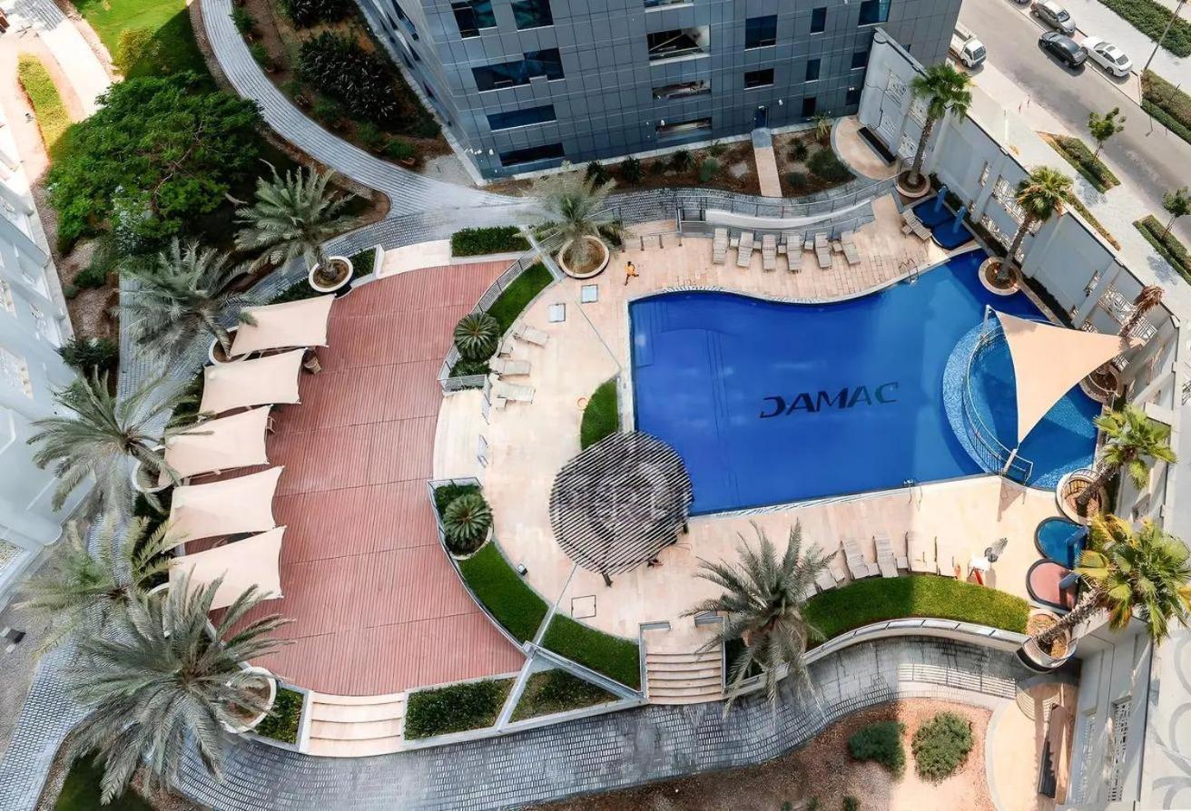 Spacious 1br - Balcony & Pool View - Capital Bay